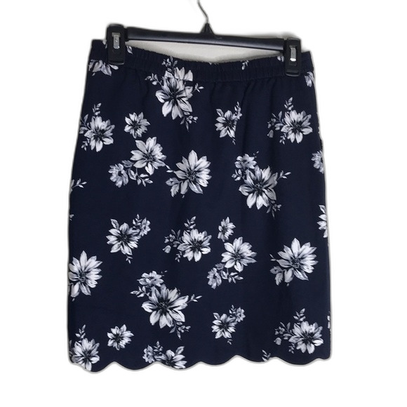 Skies are Blue Scalloped Hem & pockets Navy Floral Skirt size small - Picture 6 of 9